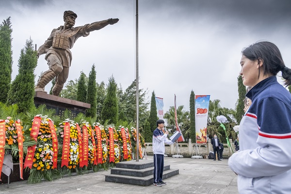 学校开展“清明祭英烈”主题活动